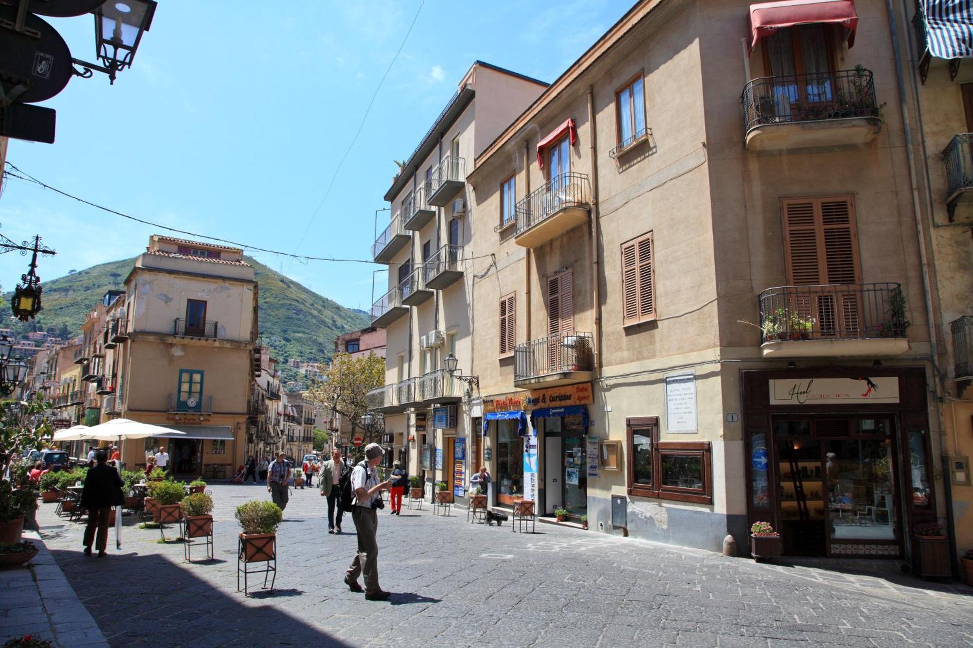 Garibaldi B&B تْشيفالو المظهر الخارجي الصورة